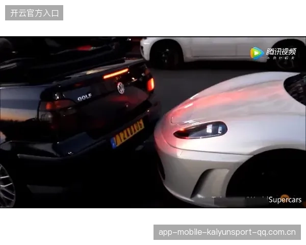 法拉利两车互撞，车迷当场傻眼——豪华赛道的意外瞬间